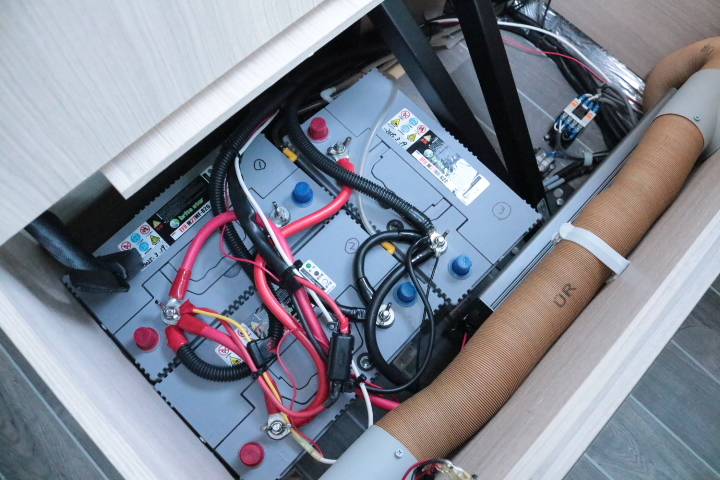 キャンピングカー バンコン ﾃﾞｭｶﾄ ﾛｰﾗｰﾁｰﾑ ﾘﾋﾞﾝｸﾞｽﾄﾝKJ FF暖房