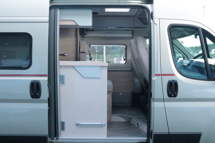 キャンピングカー バンコン ﾃﾞｭｶﾄ ﾛｰﾗｰﾁｰﾑ ﾘﾋﾞﾝｸﾞｽﾄﾝKJ FF暖房