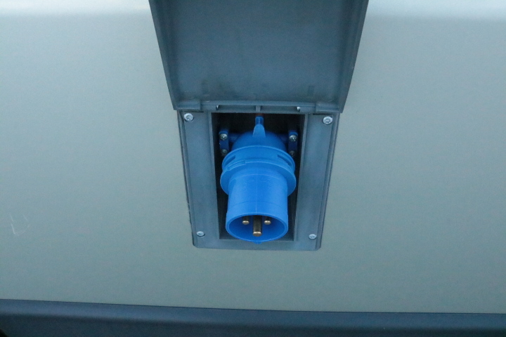 キャンピングカー バンコン ﾃﾞｭｶﾄ ﾛｰﾗｰﾁｰﾑ ﾘﾋﾞﾝｸﾞｽﾄﾝKJ FF暖房