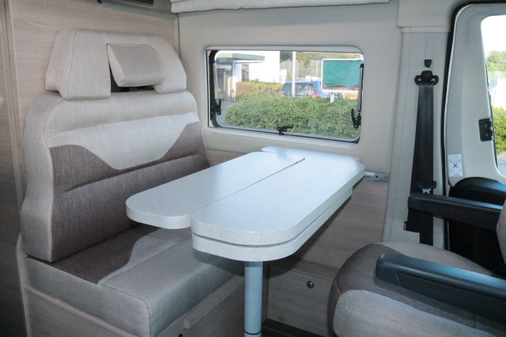 キャンピングカー バンコン ﾃﾞｭｶﾄ ﾛｰﾗｰﾁｰﾑ ﾘﾋﾞﾝｸﾞｽﾄﾝKJ FF暖房