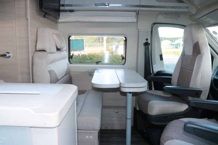 キャンピングカー バンコン ﾃﾞｭｶﾄ ﾛｰﾗｰﾁｰﾑ ﾘﾋﾞﾝｸﾞｽﾄﾝKJ FF暖房