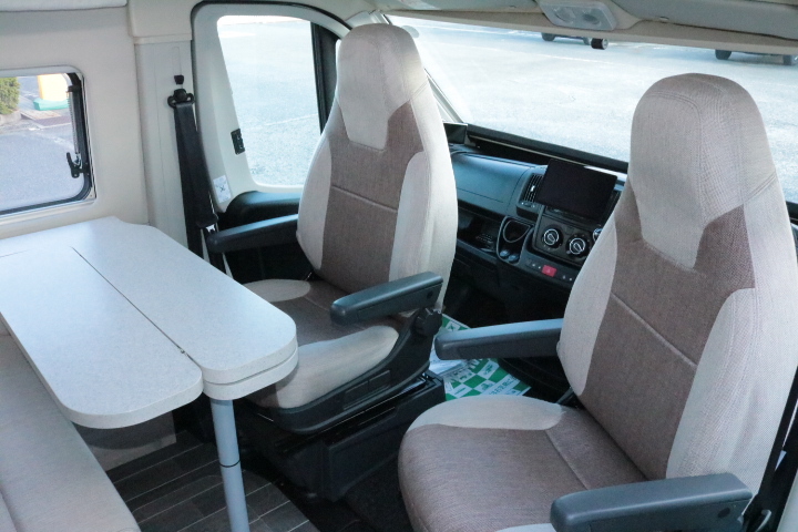 キャンピングカー バンコン ﾃﾞｭｶﾄ ﾛｰﾗｰﾁｰﾑ ﾘﾋﾞﾝｸﾞｽﾄﾝKJ FF暖房