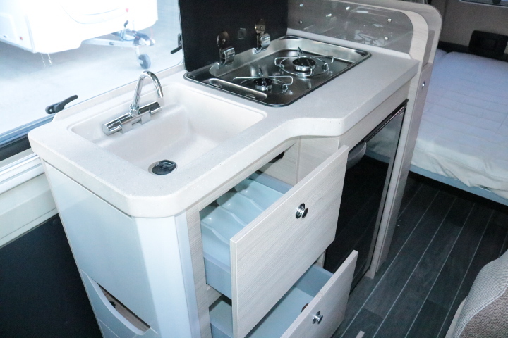 キャンピングカー バンコン ﾃﾞｭｶﾄ ﾛｰﾗｰﾁｰﾑ ﾘﾋﾞﾝｸﾞｽﾄﾝKJ FF暖房