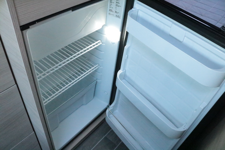 キャンピングカー バンコン ﾃﾞｭｶﾄ ﾛｰﾗｰﾁｰﾑ ﾘﾋﾞﾝｸﾞｽﾄﾝKJ FF暖房