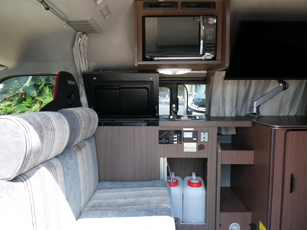 キャンピングカー バンコン ﾚｼﾞｱｽｴｰｽ 東和 ﾂｪﾙﾄ 4WD