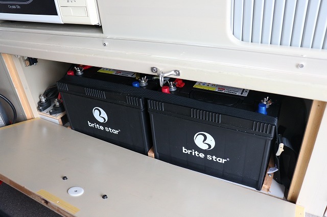 キャンピングカー バンコン ﾊｲｴｰｽ ﾎﾜｲﾄﾊｳｽ ｺﾝﾊﾟｽﾄﾞﾙｸ　DCｸｰﾗｰ