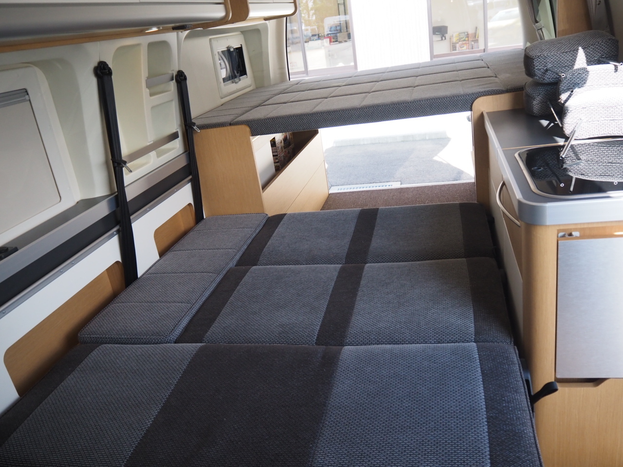 キャンピングカー バンコン ﾊｲｴｰｽ ﾄｲﾌｧｸﾄﾘｰ ﾊﾞｰﾃﾞﾝ 家AC 4WD