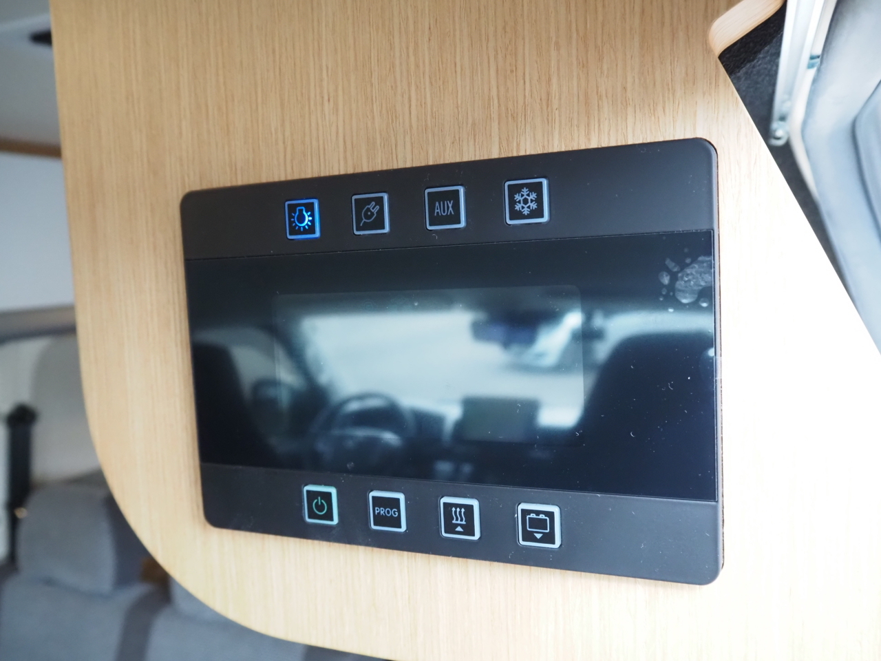 キャンピングカー バンコン ﾊｲｴｰｽ ﾄｲﾌｧｸﾄﾘｰ ﾊﾞｰﾃﾞﾝ 家AC 4WD