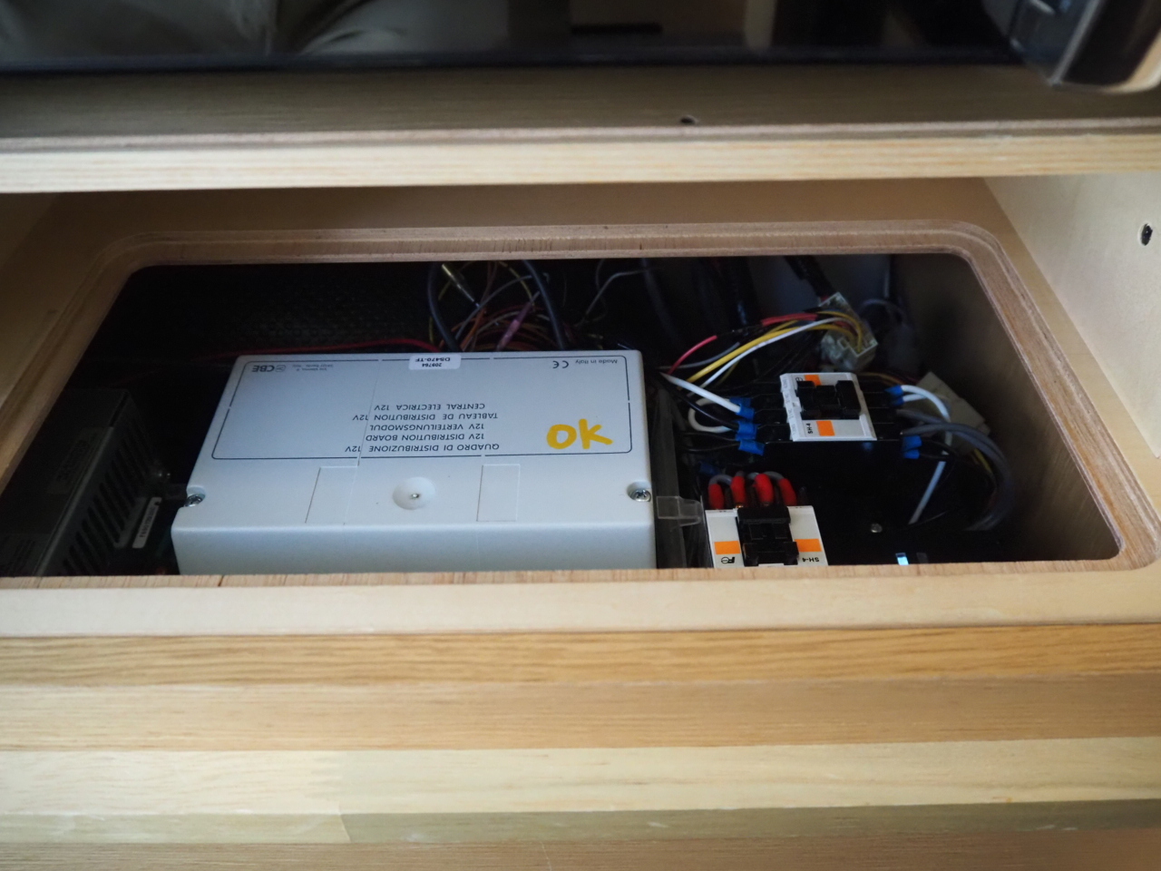 キャンピングカー バンコン ﾊｲｴｰｽ ﾄｲﾌｧｸﾄﾘｰ ﾊﾞｰﾃﾞﾝ 家AC 4WD