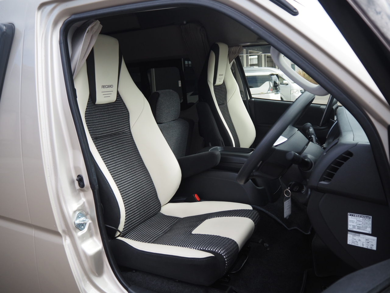 キャンピングカー バンコン ﾊｲｴｰｽ ﾄｲﾌｧｸﾄﾘｰ ﾊﾞｰﾃﾞﾝ 家AC 4WD