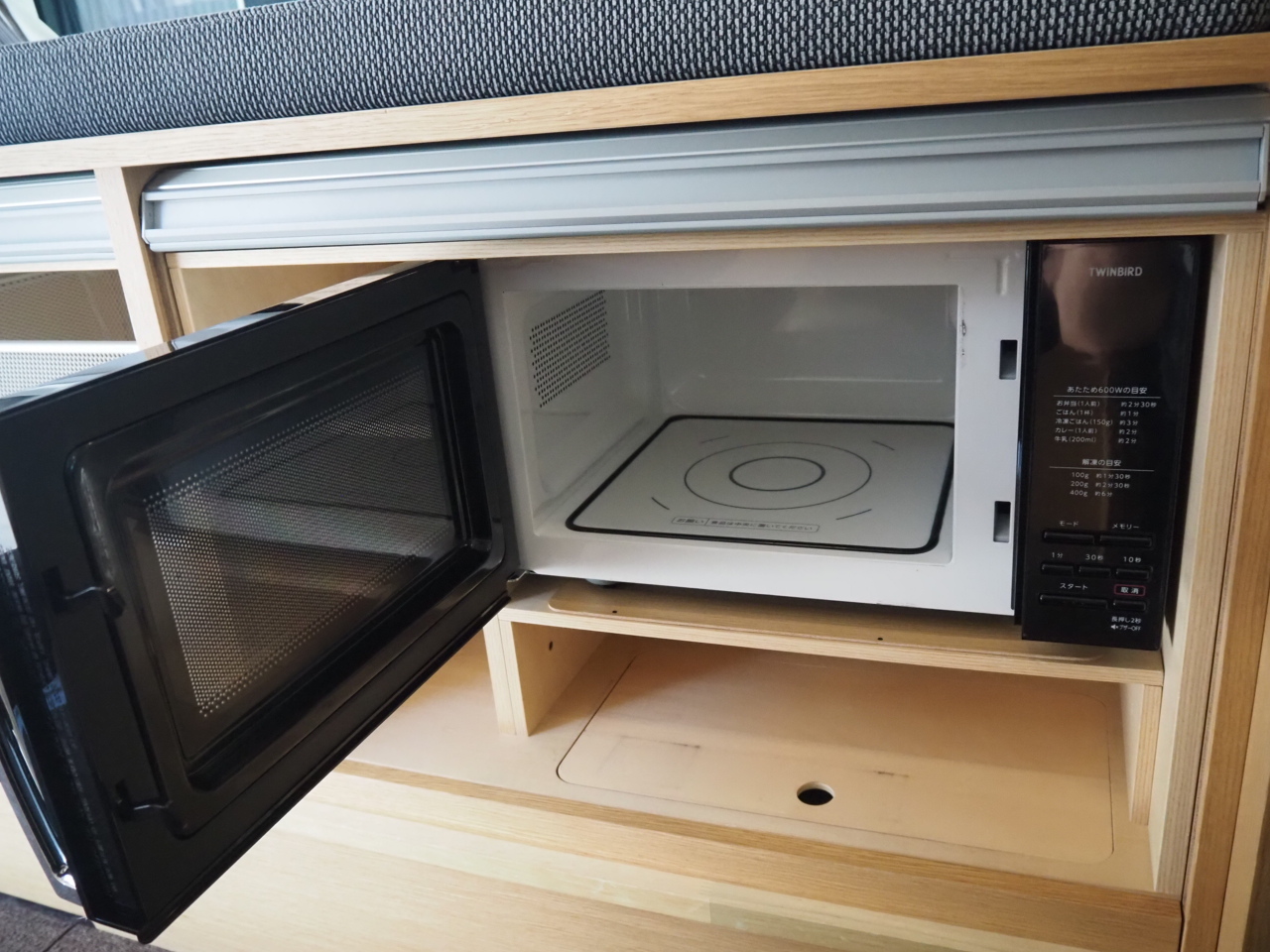 キャンピングカー バンコン ﾊｲｴｰｽ ﾄｲﾌｧｸﾄﾘｰ ﾊﾞｰﾃﾞﾝ 家AC 4WD