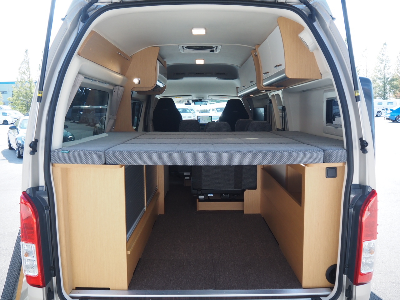 キャンピングカー バンコン ﾊｲｴｰｽ ﾄｲﾌｧｸﾄﾘｰ ﾊﾞｰﾃﾞﾝ 家AC 4WD