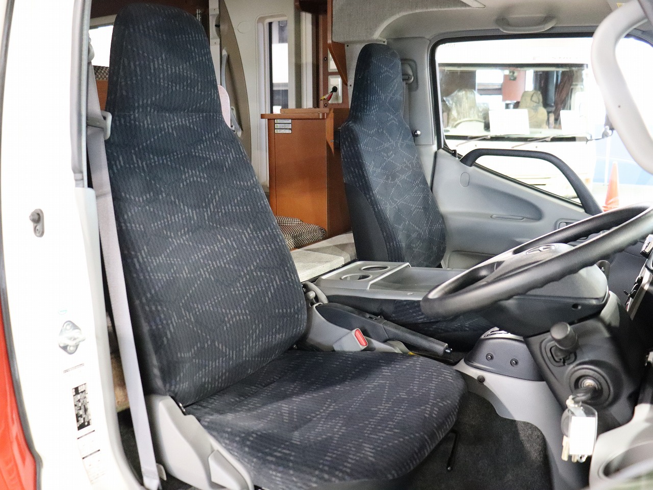 キャンピングカー キャブコン ｶﾑﾛｰﾄﾞ ﾅｯﾂｸﾚｱ5.3Xｴﾎﾞ 4WD　FF　AC