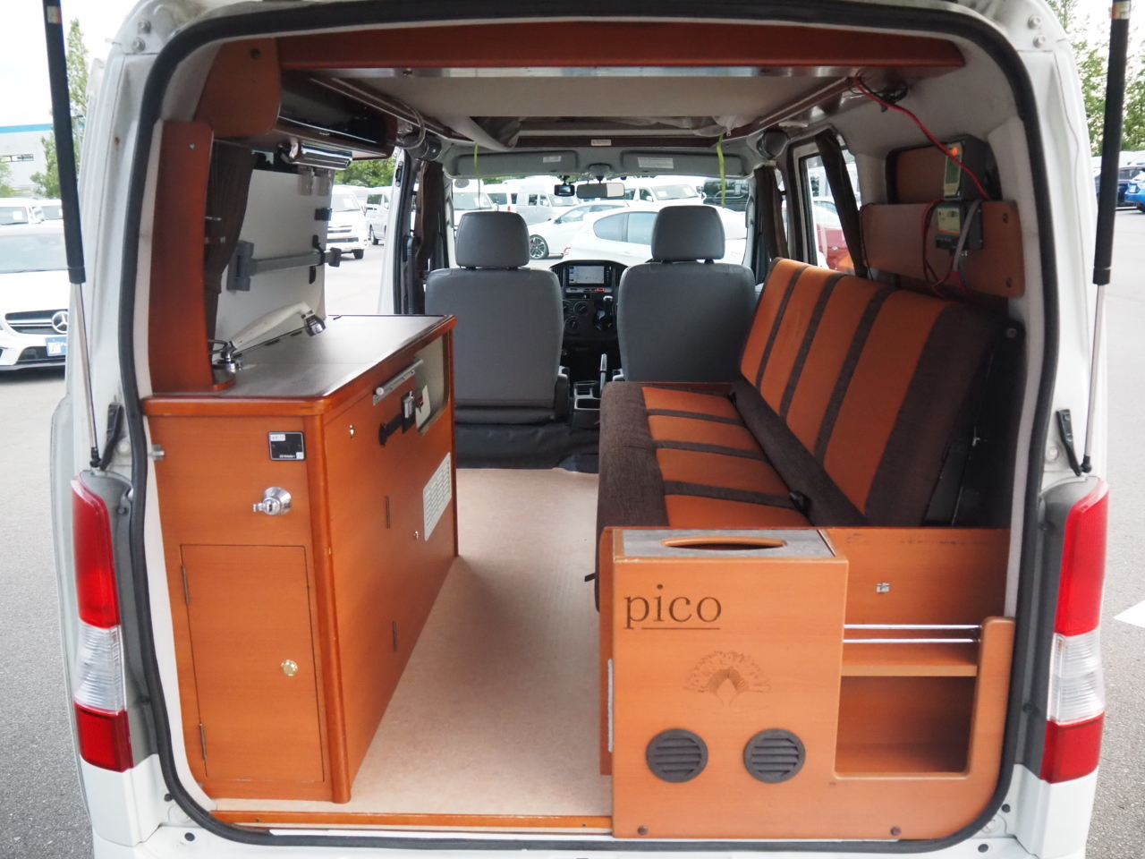 キャンピングカー バンコン ﾀｳﾝｴｰｽ ｷｬﾝﾋﾟﾝｸﾞｶｰ広島ﾋﾟｺ 4WD 5MT