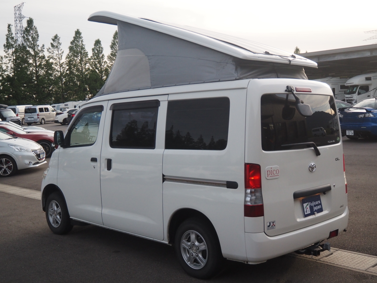 キャンピングカー バンコン ﾀｳﾝｴｰｽ ｷｬﾝﾋﾟﾝｸﾞｶｰ広島ﾋﾟｺ 4WD 5MT