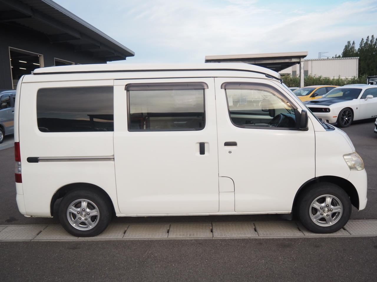 キャンピングカー バンコン ﾀｳﾝｴｰｽ ｷｬﾝﾋﾟﾝｸﾞｶｰ広島ﾋﾟｺ 4WD 5MT