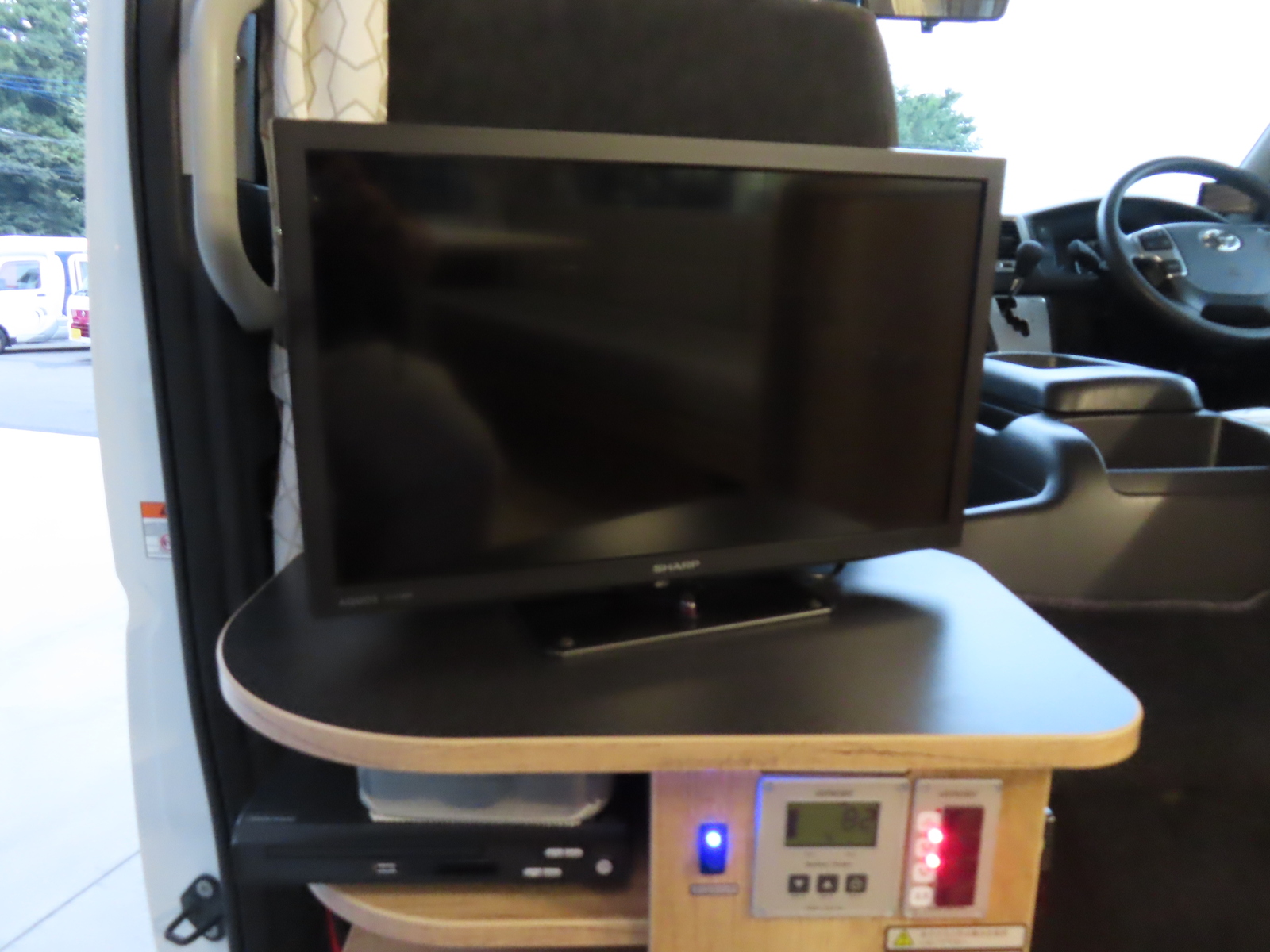 キャンピングカー バンコン ﾊｲｴｰｽ ﾅｯﾂRV ﾌｧﾐﾓ ﾀｲﾌﾟC 4WD