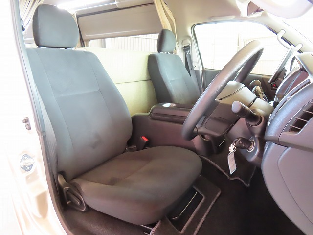 キャンピングカー バンコン ﾊｲｴｰｽ ｷｬﾝﾊﾟｰ鹿児島 ﾚﾑﾌｫﾚｽﾄ　家庭用AC