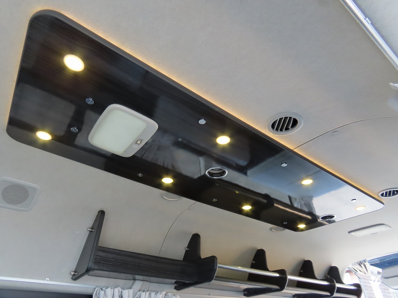 キャンピングカー バンコン ﾊｲｴｰｽ ｱﾈｯｸｽ ﾌｧﾐﾘｰﾜｺﾞﾝ 4WD