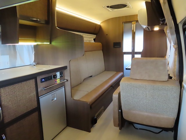 キャンピングカー バンコン ﾊｲｴｰｽ ﾚｸﾋﾞｨ ﾌﾟﾗｽDD 家庭用ｴｱｺﾝ 4WD