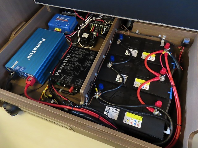 キャンピングカー バンコン ﾊｲｴｰｽ ﾚｸﾋﾞｨ ﾌﾟﾗｽDD 家庭用ｴｱｺﾝ 4WD