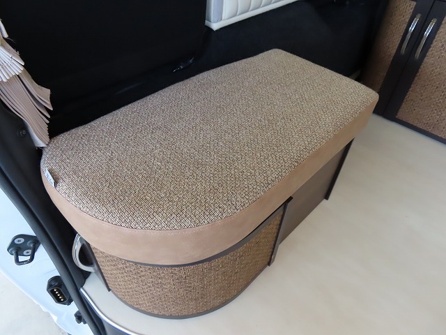 キャンピングカー バンコン ﾊｲｴｰｽ ﾚｸﾋﾞｨ ﾌﾟﾗｽDD 家庭用ｴｱｺﾝ 4WD