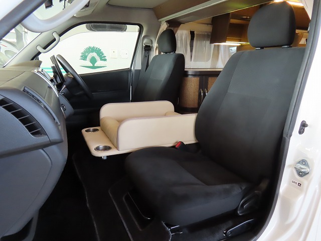 キャンピングカー バンコン ﾊｲｴｰｽ ﾚｸﾋﾞｨ ﾌﾟﾗｽDD 家庭用ｴｱｺﾝ 4WD