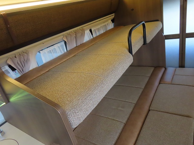 キャンピングカー バンコン ﾊｲｴｰｽ ﾚｸﾋﾞｨ ﾌﾟﾗｽDD 家庭用ｴｱｺﾝ 4WD