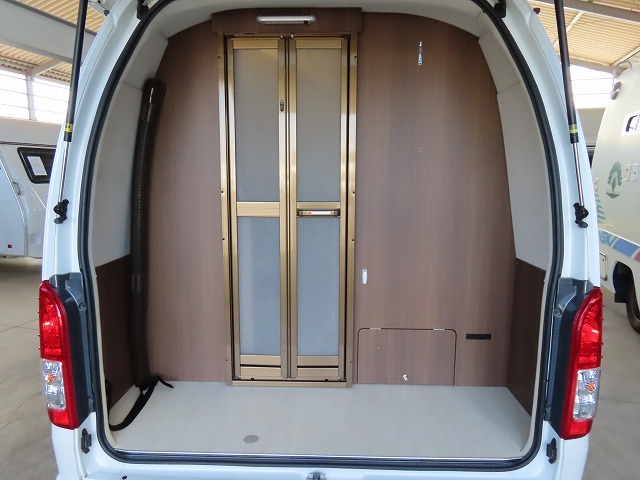 キャンピングカー バンコン ﾊｲｴｰｽ ﾚｸﾋﾞｨ ﾌﾟﾗｽDD 家庭用ｴｱｺﾝ 4WD