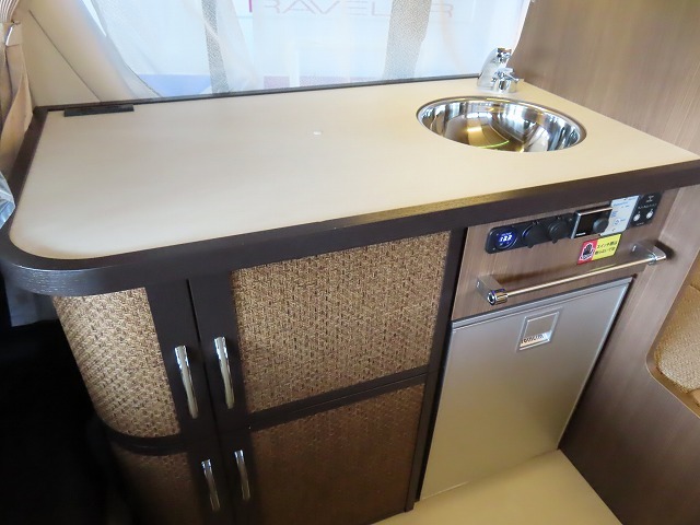 キャンピングカー バンコン ﾊｲｴｰｽ ﾚｸﾋﾞｨ ﾌﾟﾗｽDD 家庭用ｴｱｺﾝ 4WD