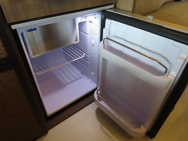 キャンピングカー バンコン ﾊｲｴｰｽ ﾚｸﾋﾞｨ ﾌﾟﾗｽDD 家庭用ｴｱｺﾝ 4WD