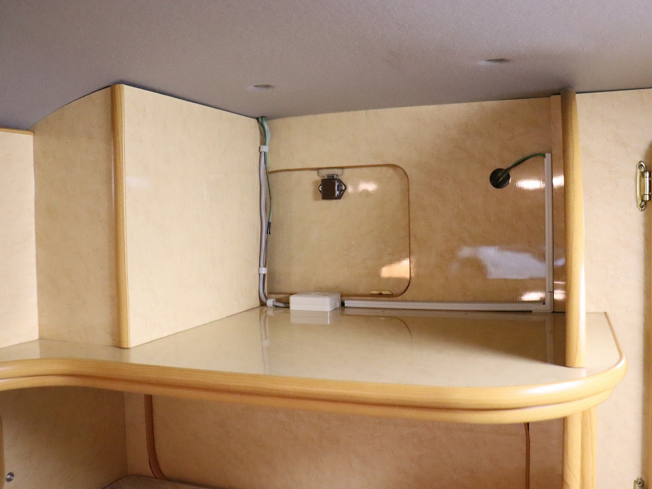 キャンピングカー バンコン ﾚｼﾞｱｽｴｰｽ ﾉｰｽﾗｲﾌ 大地 4WD　FF