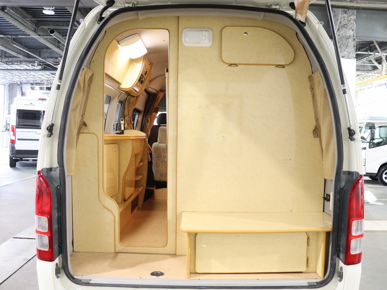 キャンピングカー バンコン ﾚｼﾞｱｽｴｰｽ ﾉｰｽﾗｲﾌ 大地 4WD　FF