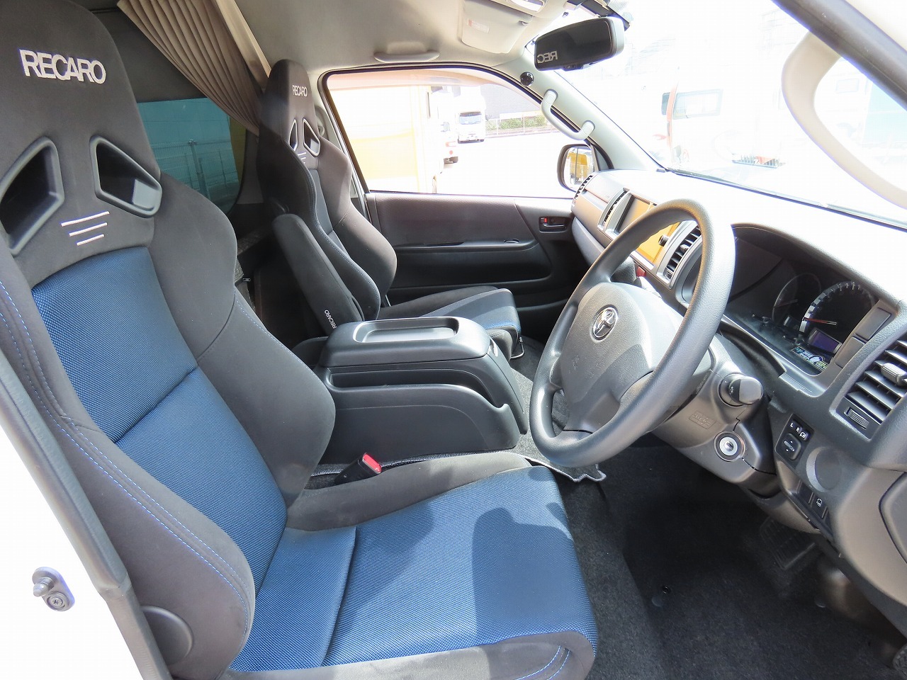 キャンピングカー バンコン ﾊｲｴｰｽ ﾚｸﾋﾞｨ ｼｬﾝｸﾞﾘﾗ 家ｴｱｺﾝ 防水個室