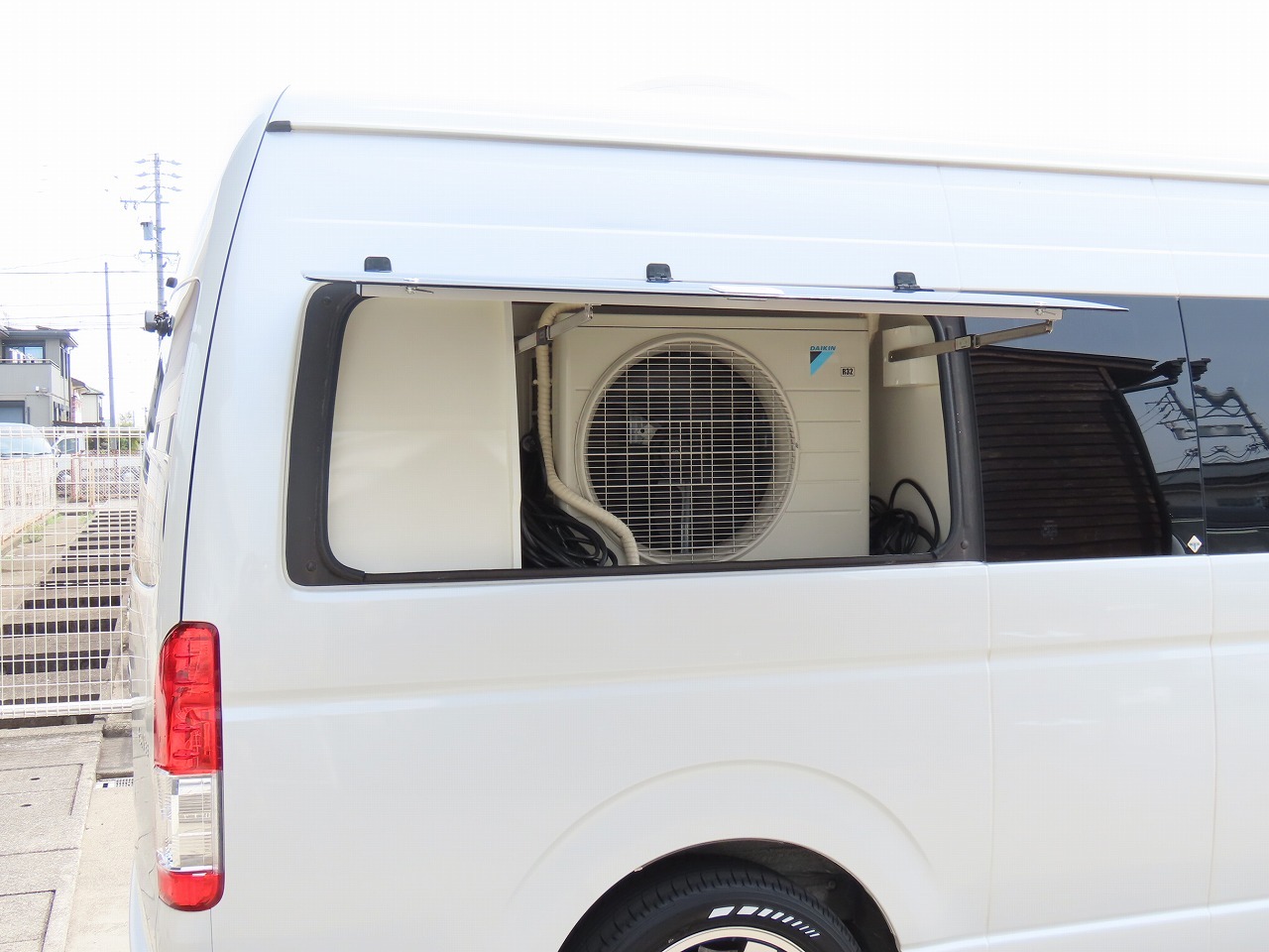 キャンピングカー バンコン ﾊｲｴｰｽ ﾚｸﾋﾞｨ ｼｬﾝｸﾞﾘﾗ 家ｴｱｺﾝ 防水個室