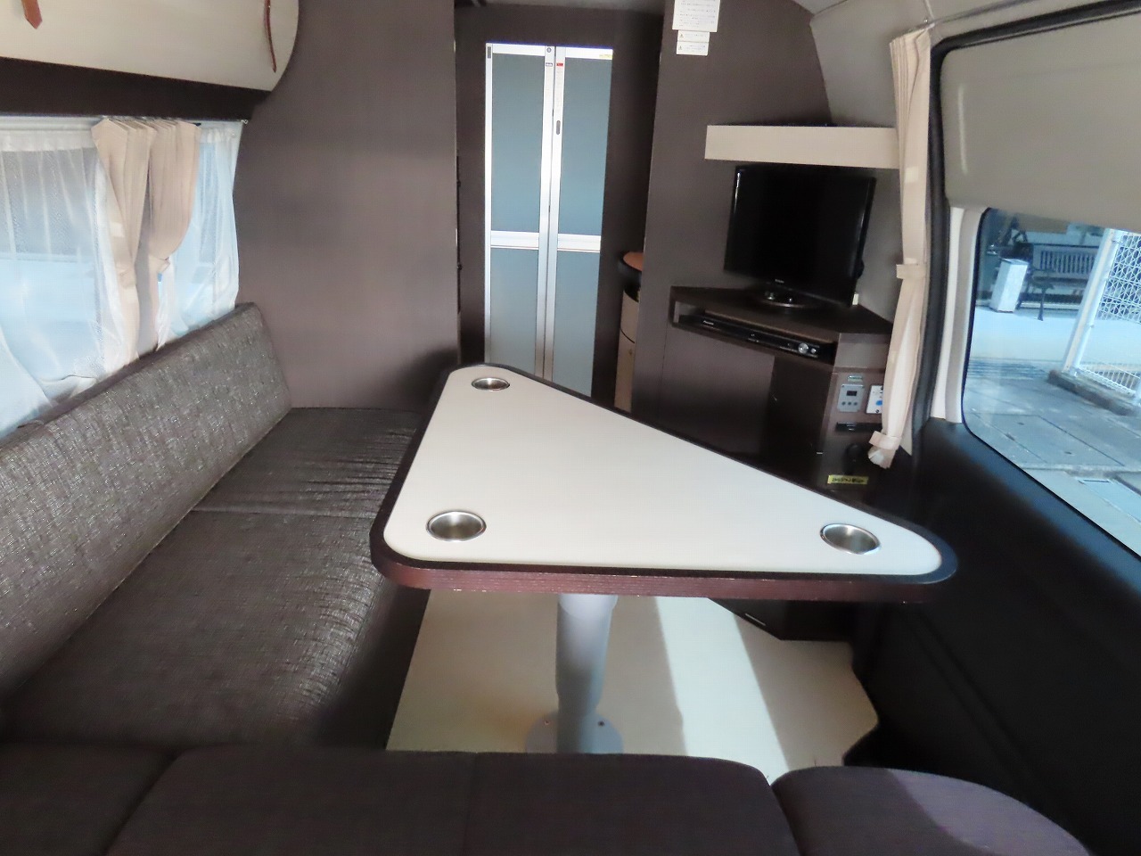 キャンピングカー バンコン ﾊｲｴｰｽ ﾚｸﾋﾞｨ ｼｬﾝｸﾞﾘﾗ 家ｴｱｺﾝ 防水個室