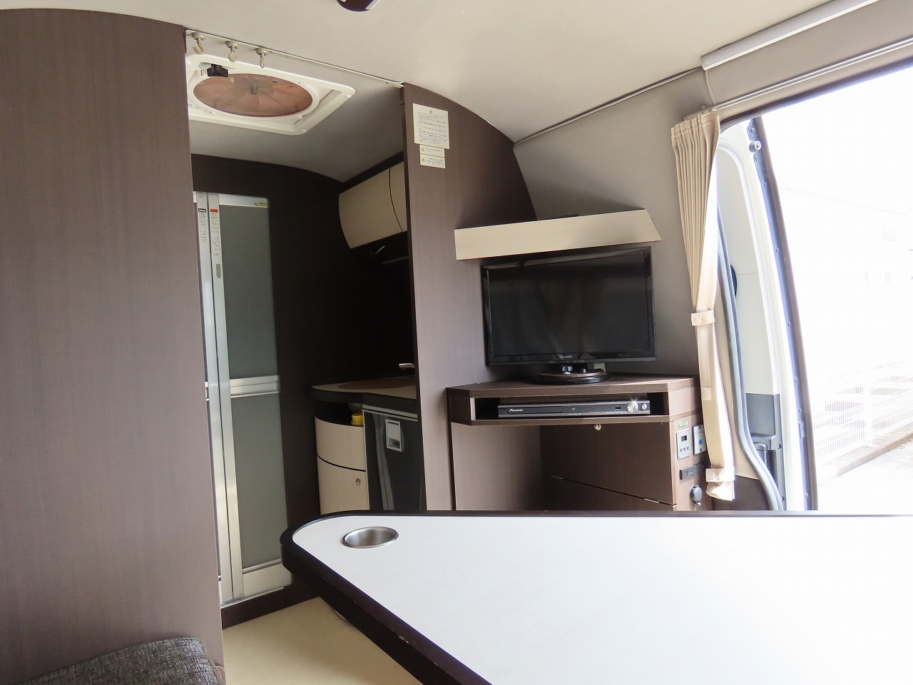 キャンピングカー バンコン ﾊｲｴｰｽ ﾚｸﾋﾞｨ ｼｬﾝｸﾞﾘﾗ 家ｴｱｺﾝ 防水個室