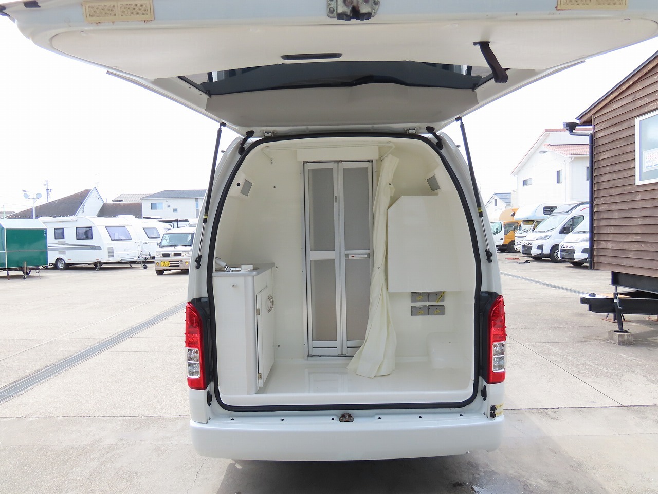 キャンピングカー バンコン ﾊｲｴｰｽ ﾚｸﾋﾞｨ ｼｬﾝｸﾞﾘﾗ 家ｴｱｺﾝ 防水個室