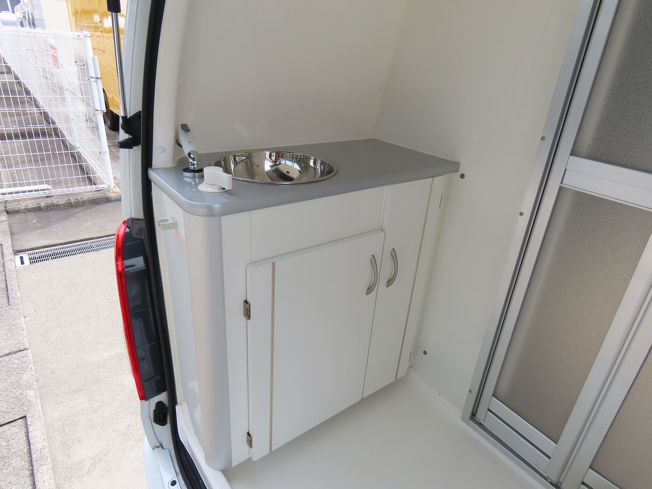 キャンピングカー バンコン ﾊｲｴｰｽ ﾚｸﾋﾞｨ ｼｬﾝｸﾞﾘﾗ 家ｴｱｺﾝ 防水個室