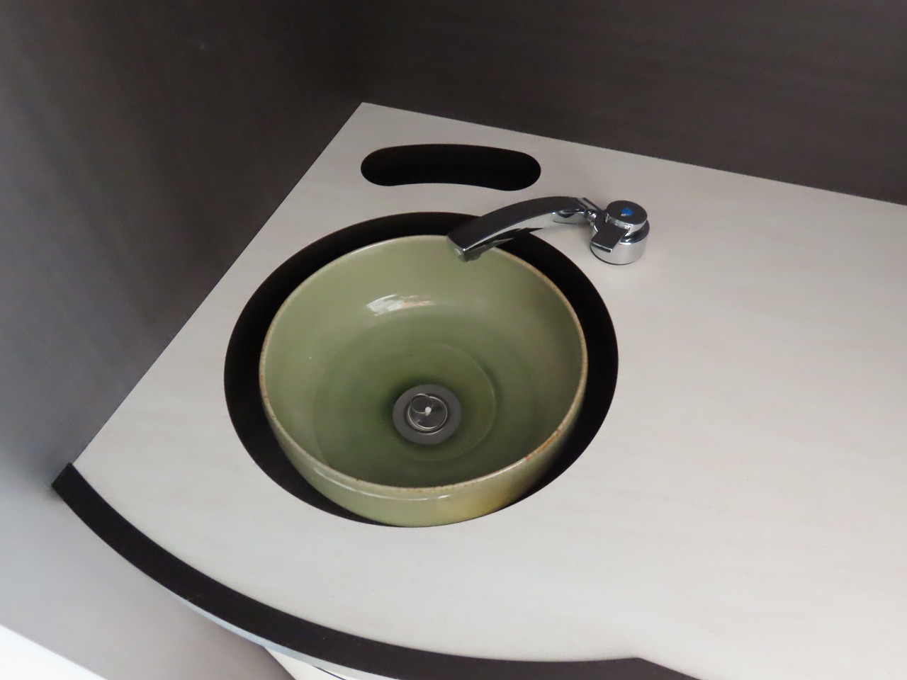 キャンピングカー バンコン ﾊｲｴｰｽ ﾚｸﾋﾞｨ ｼｬﾝｸﾞﾘﾗ 家ｴｱｺﾝ 防水個室