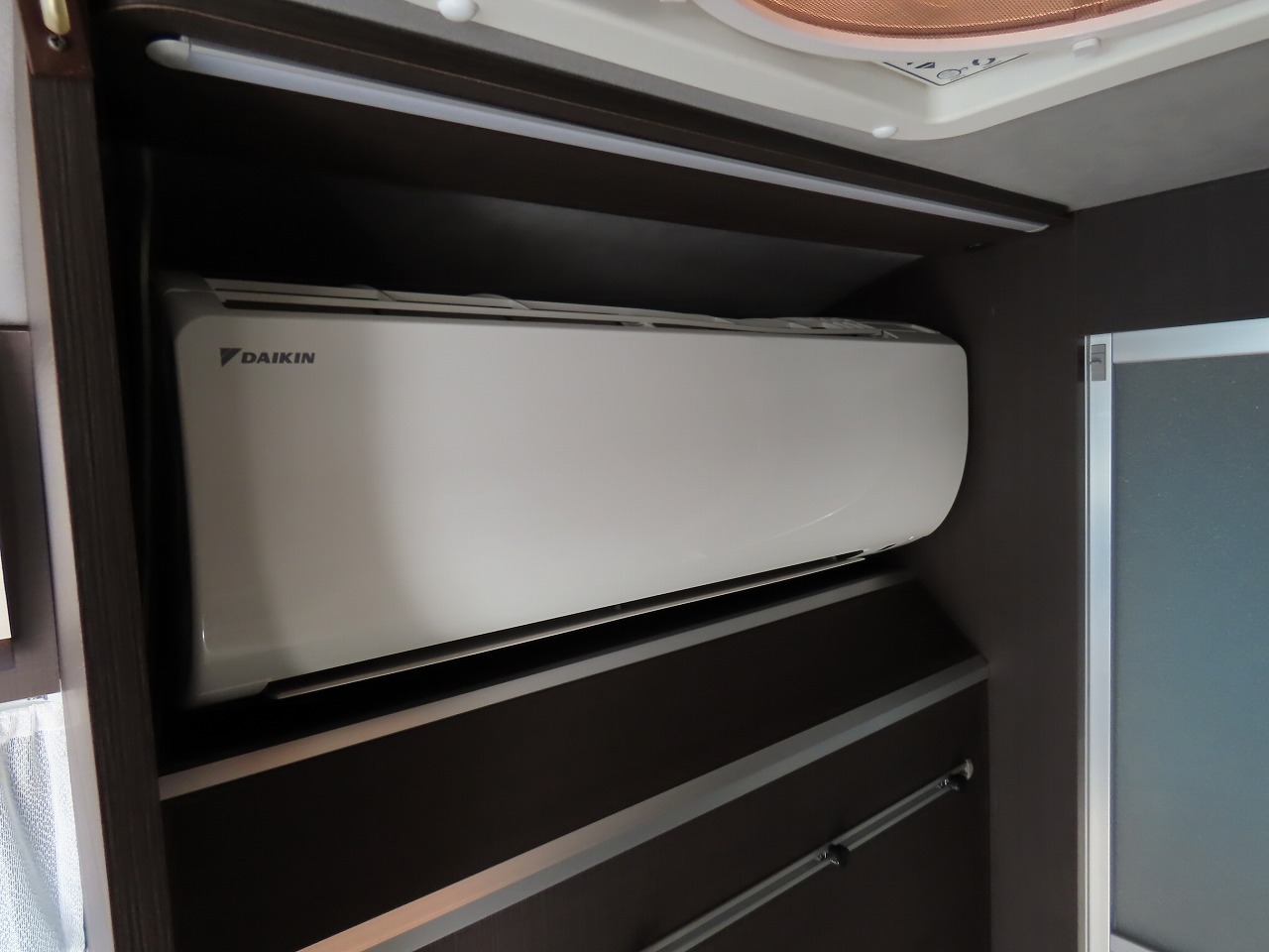 キャンピングカー バンコン ﾊｲｴｰｽ ﾚｸﾋﾞｨ ｼｬﾝｸﾞﾘﾗ 家ｴｱｺﾝ 防水個室