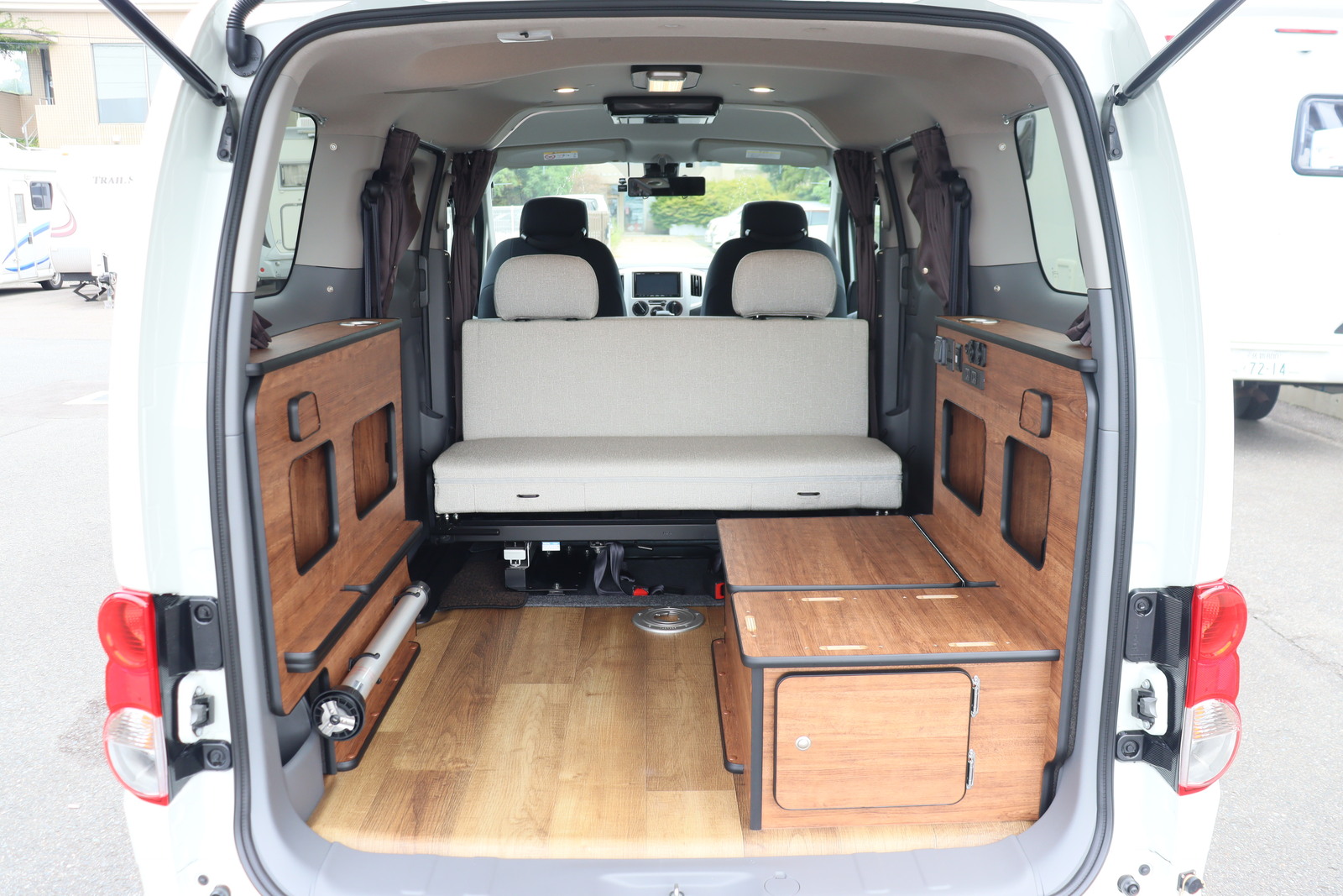 キャンピングカー バンコン NV200ﾊﾞﾈｯﾄ FOCS ﾙｿ