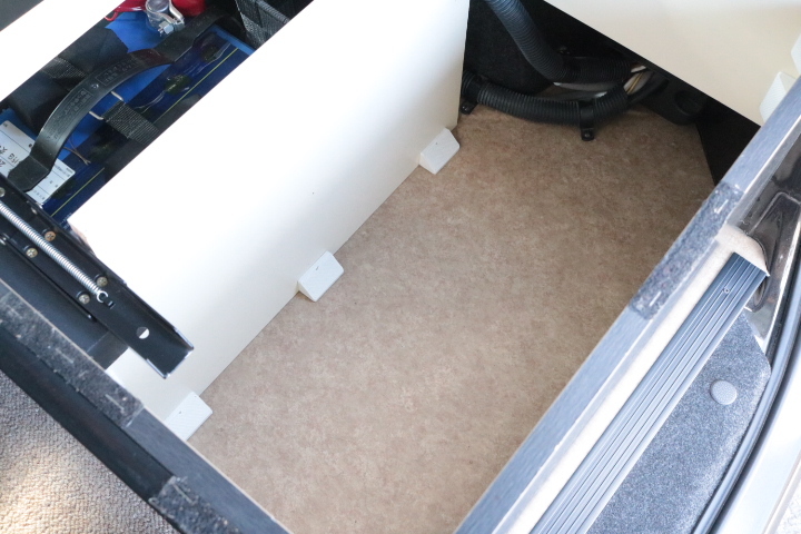 キャンピングカー バンコン NV200ﾊﾞﾈｯﾄ ﾘﾝｴｲ ﾊﾞｶﾝﾁｪｽMOMO　