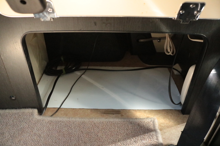 キャンピングカー バンコン NV200ﾊﾞﾈｯﾄ ﾘﾝｴｲ ﾊﾞｶﾝﾁｪｽMOMO　