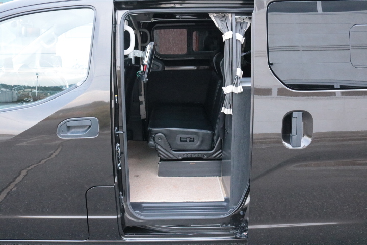 キャンピングカー バンコン NV200ﾊﾞﾈｯﾄ ﾘﾝｴｲ ﾊﾞｶﾝﾁｪｽMOMO　