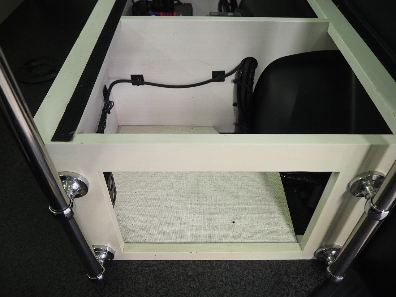 キャンピングカー バンコン ﾊｲｴｰｽ ﾅｯﾂRV ﾄﾗｲｱﾙ ﾀｲﾌﾟA 4WD　FF