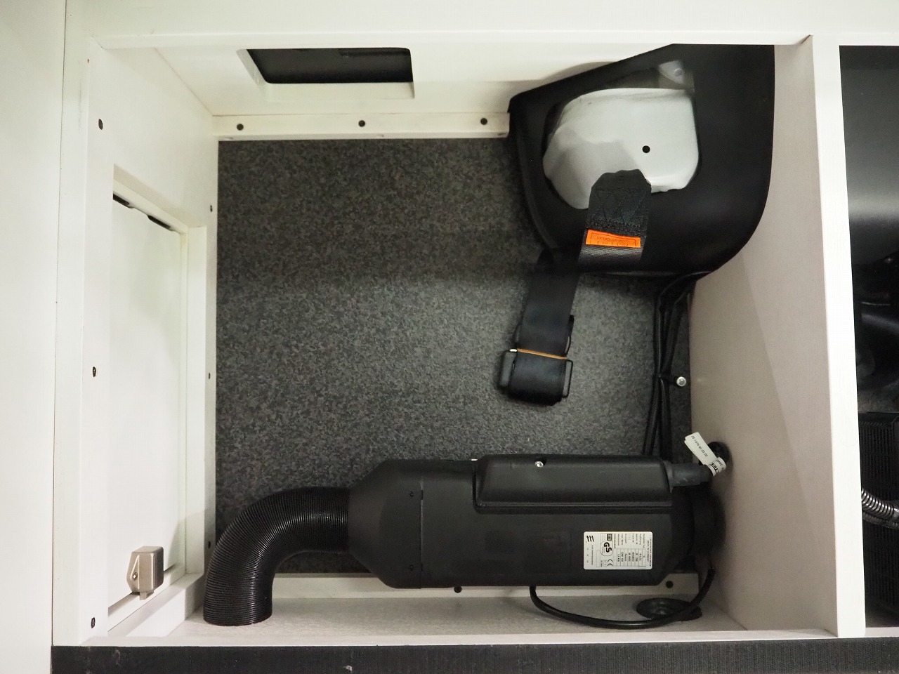 キャンピングカー バンコン ﾊｲｴｰｽ ﾅｯﾂRV ﾄﾗｲｱﾙ ﾀｲﾌﾟA 4WD　FF