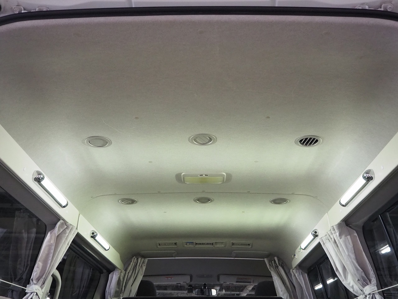 キャンピングカー バンコン ﾊｲｴｰｽ ﾅｯﾂRV ﾄﾗｲｱﾙ ﾀｲﾌﾟA 4WD　FF