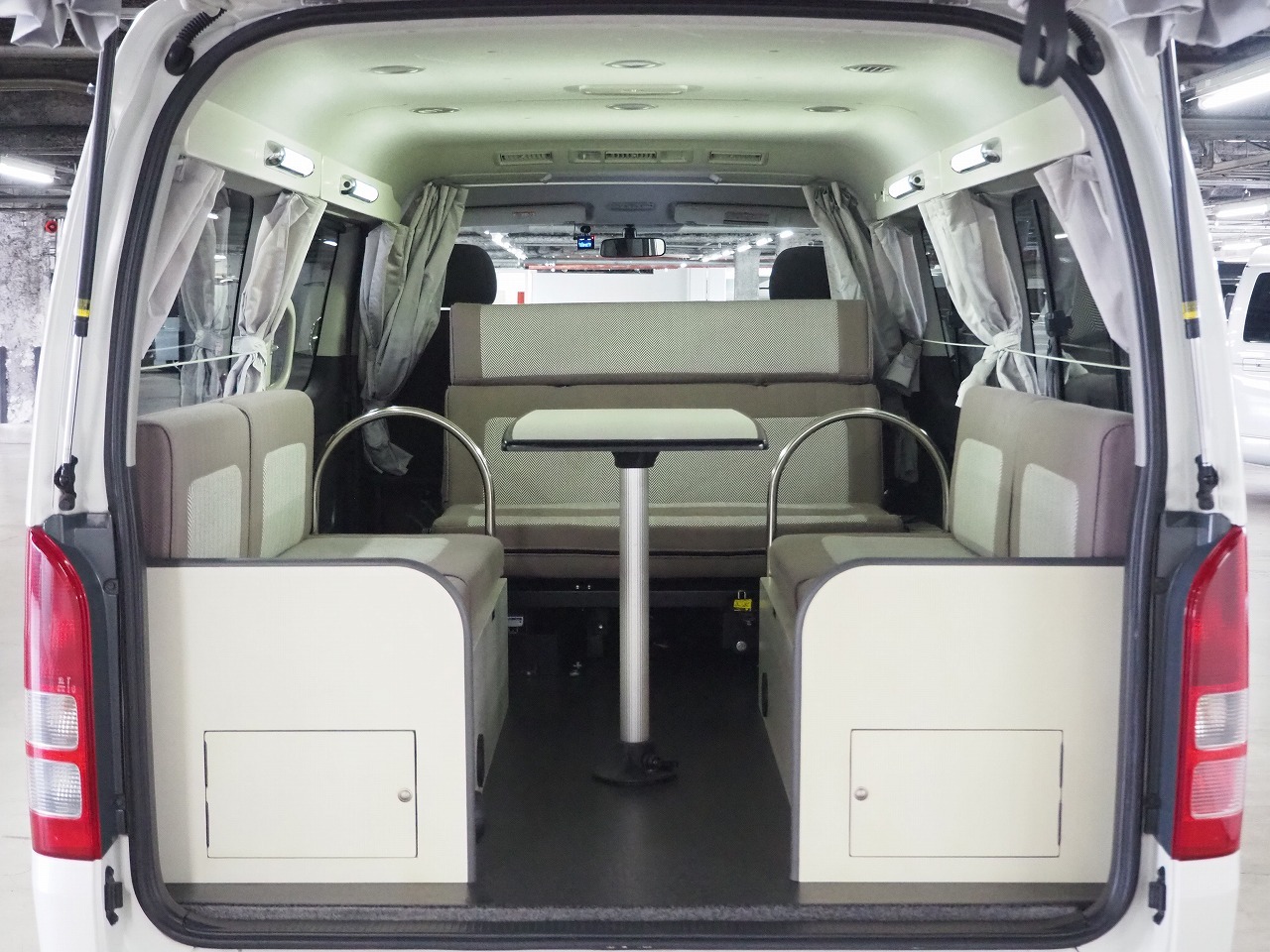 キャンピングカー バンコン ﾊｲｴｰｽ ﾅｯﾂRV ﾄﾗｲｱﾙ ﾀｲﾌﾟA 4WD　FF