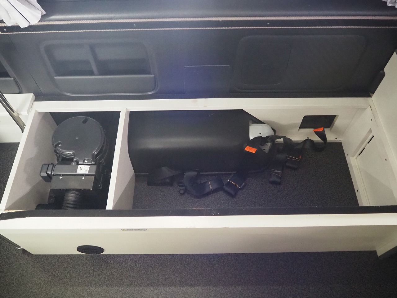 キャンピングカー バンコン ﾊｲｴｰｽ ﾅｯﾂRV ﾄﾗｲｱﾙ ﾀｲﾌﾟA 4WD　FF